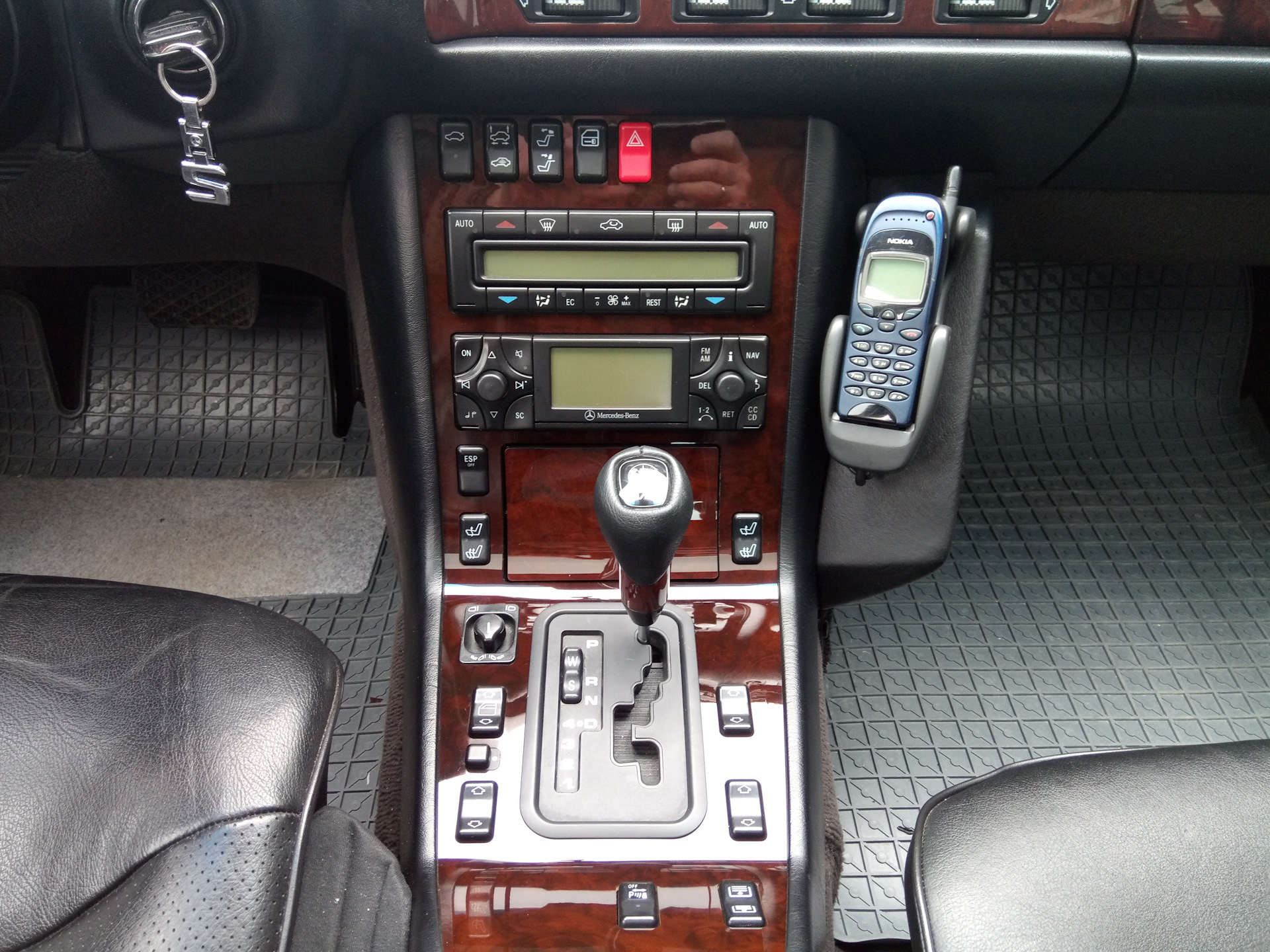 W213 дерево консоли. снять консоль мерседес. 3. салон мерседес 124 брабус. центральная консоль мерседес w210.