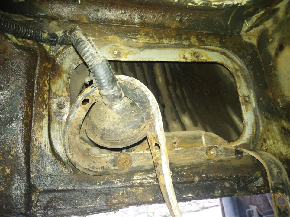 Сварка выхлопной системы. — Nissan Urvan (E24), 2,3 л, 1988 года ...