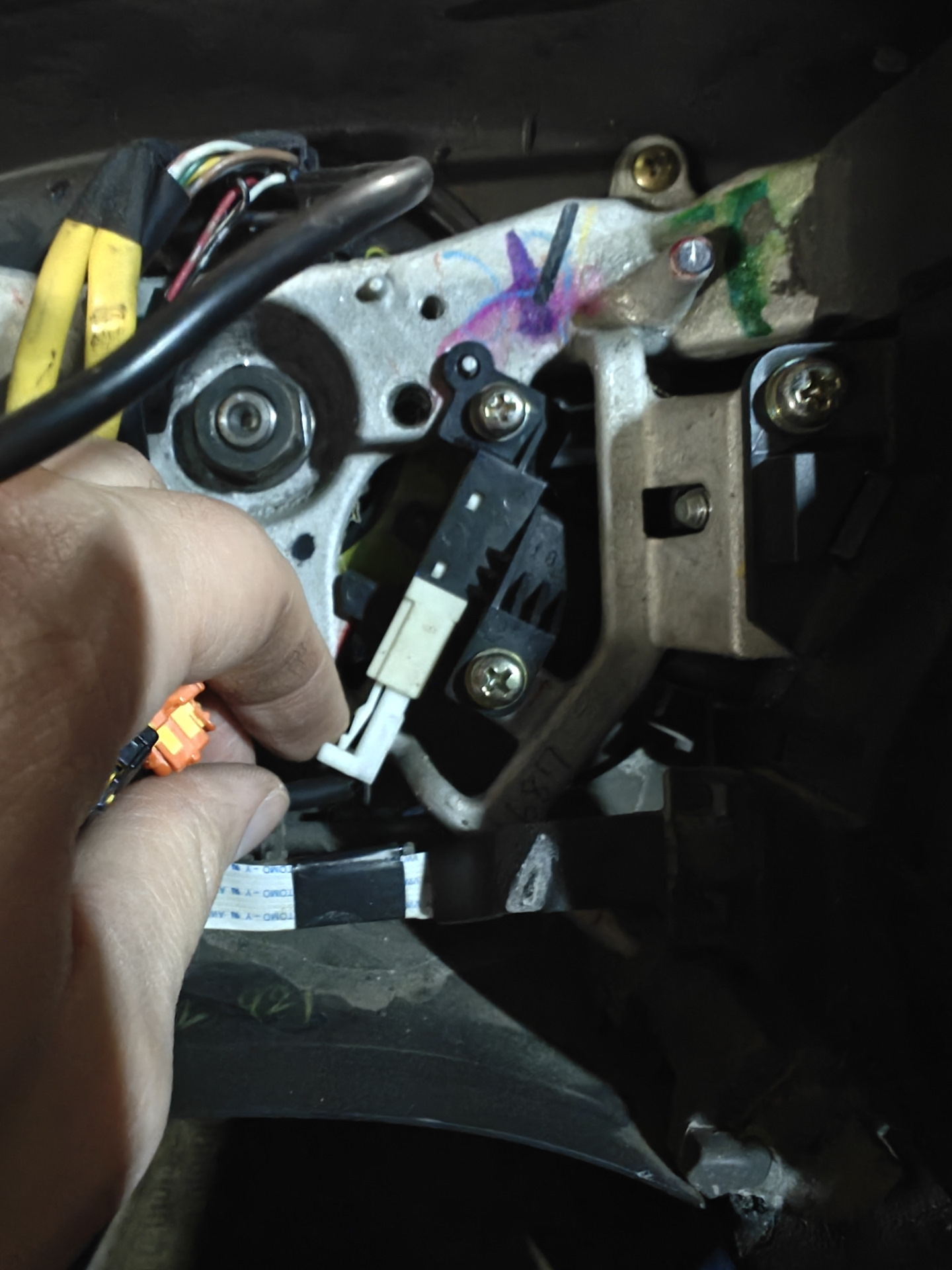 Не забываем открутить круиз. Круиз тоже встаёт как родной на новый руль — Lexus GX (UZJ120)