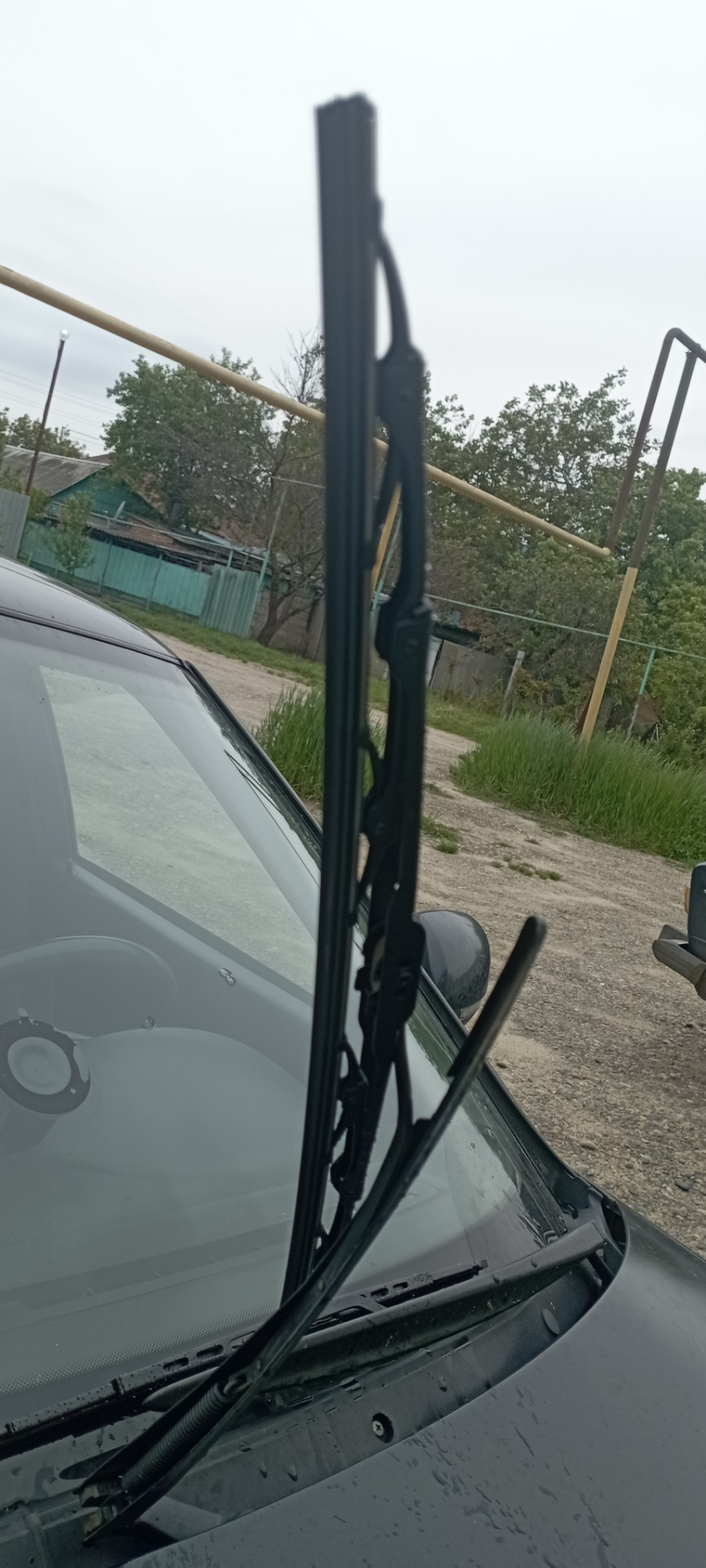 Заменил щётки стеклоочистителя на каркасные. — Lada Приора седан, 1,6 л ...