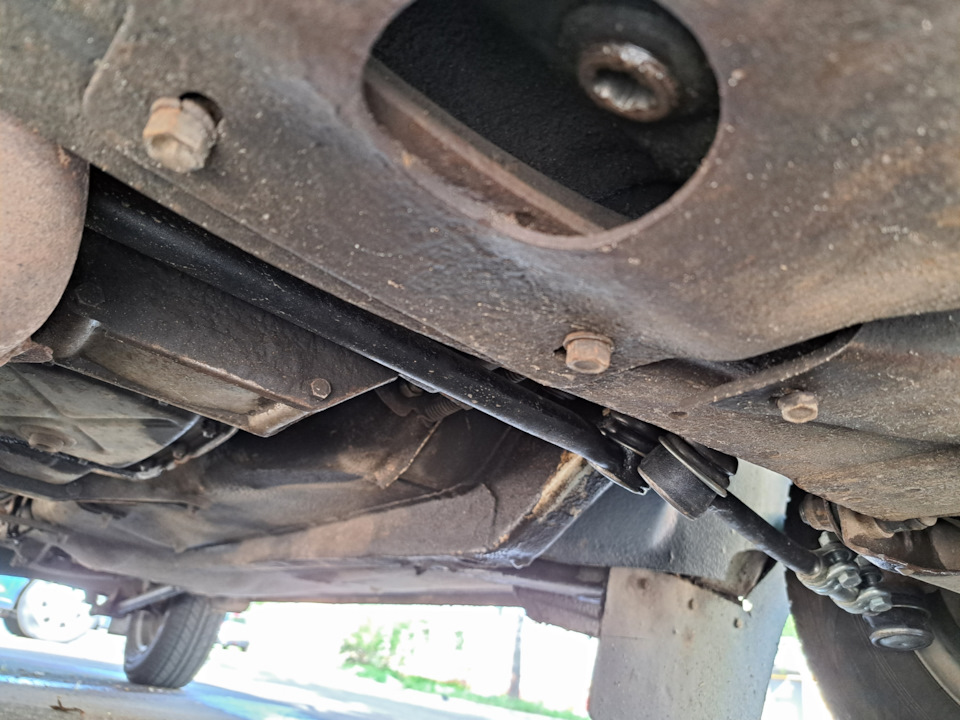 Замена шаровых, рулевой трапеции и задних реактивных тяг — Lada 2106, 1 ...