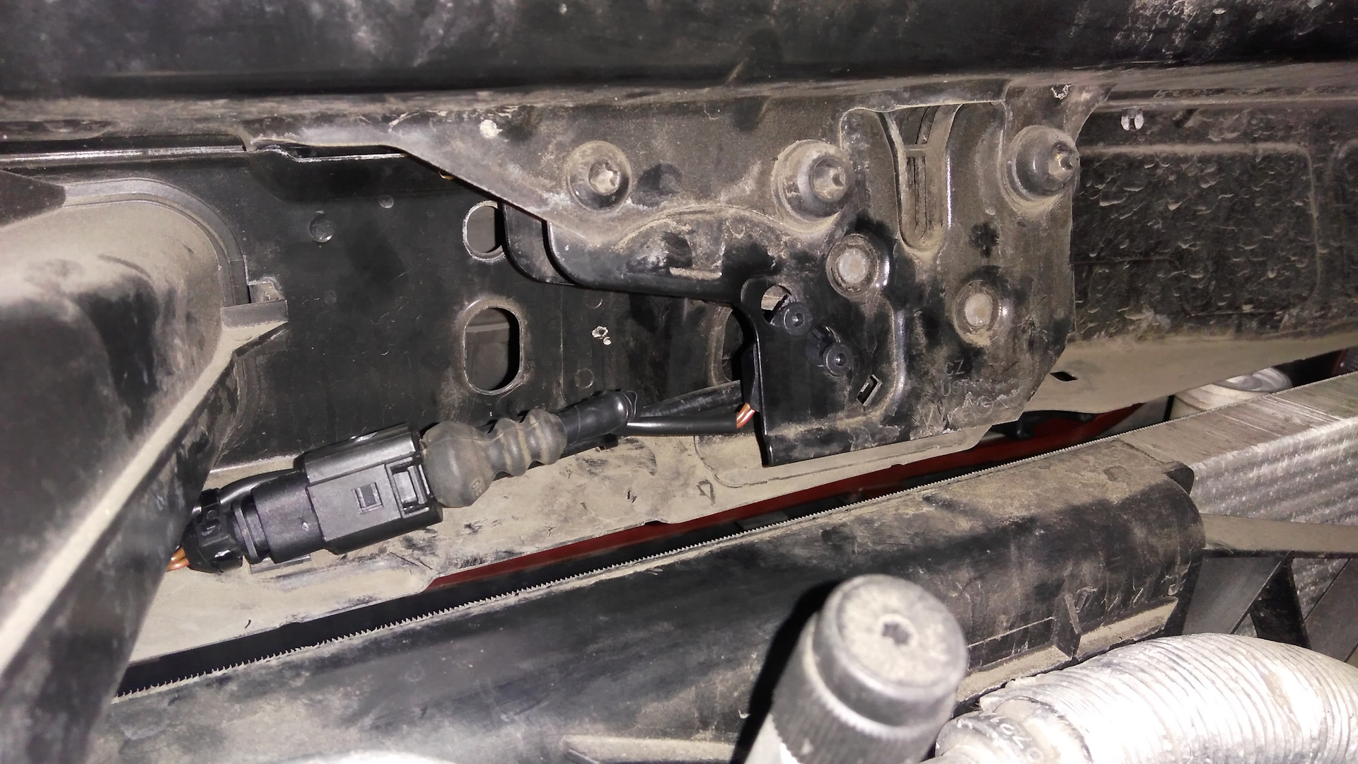 Концевик в замок капота (доработка что надо) — Skoda Fabia Mk2, 1,4 л ...