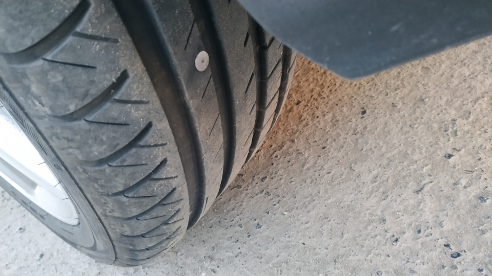 Саморез как причина выправить диск — Honda Civic 5D (8G), 1,8 л, 2008 ...