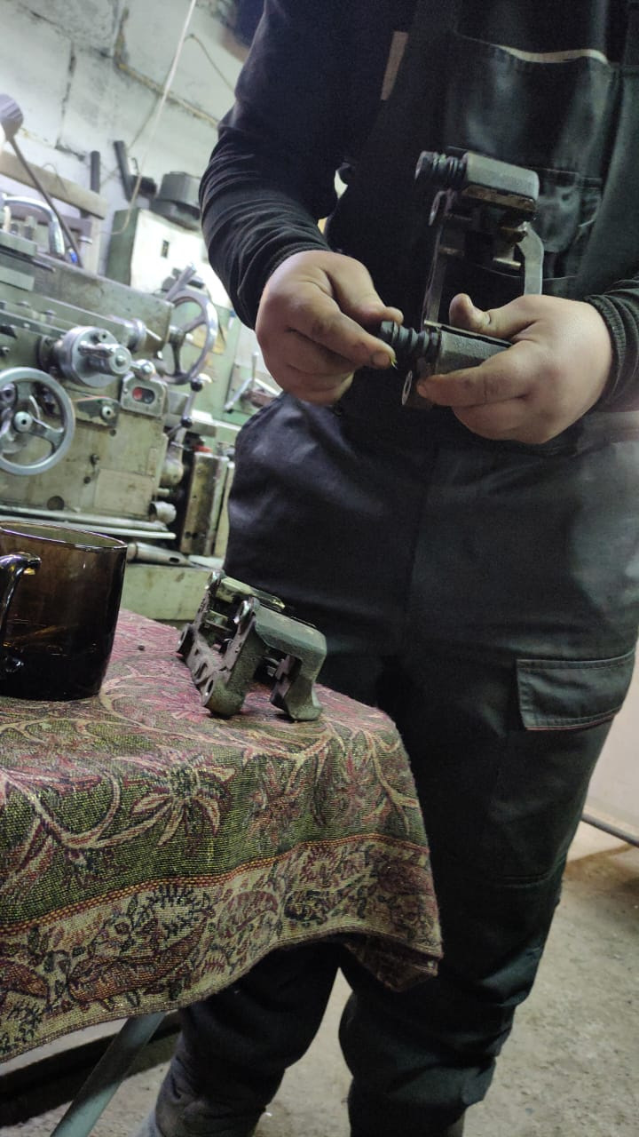 ТО рулевой рейки, прокачка передних стоек и ТО задних суппортов ...