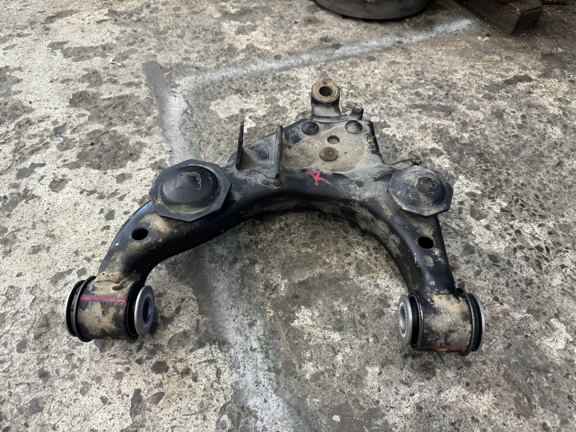 26. Сайлентблоки передних нижних рычагов и регулируемая тяга панара ...