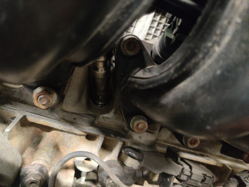 Замена свечей AKL, без снятия впускного коллектора . — Skoda Octavia A4 ...