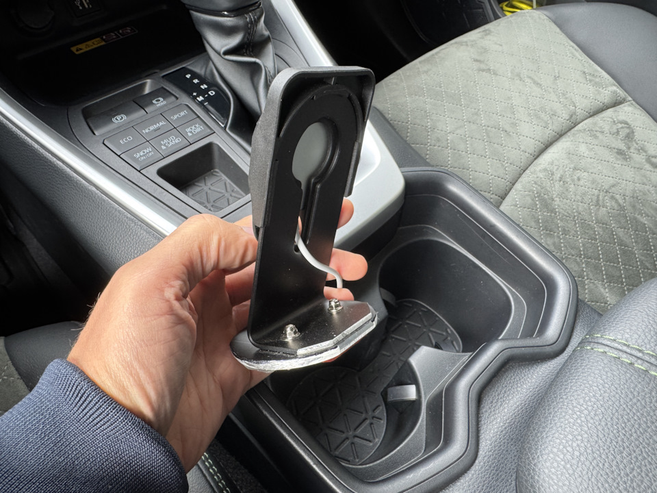 Фото в бортжурнале Toyota RAV4 (5G)