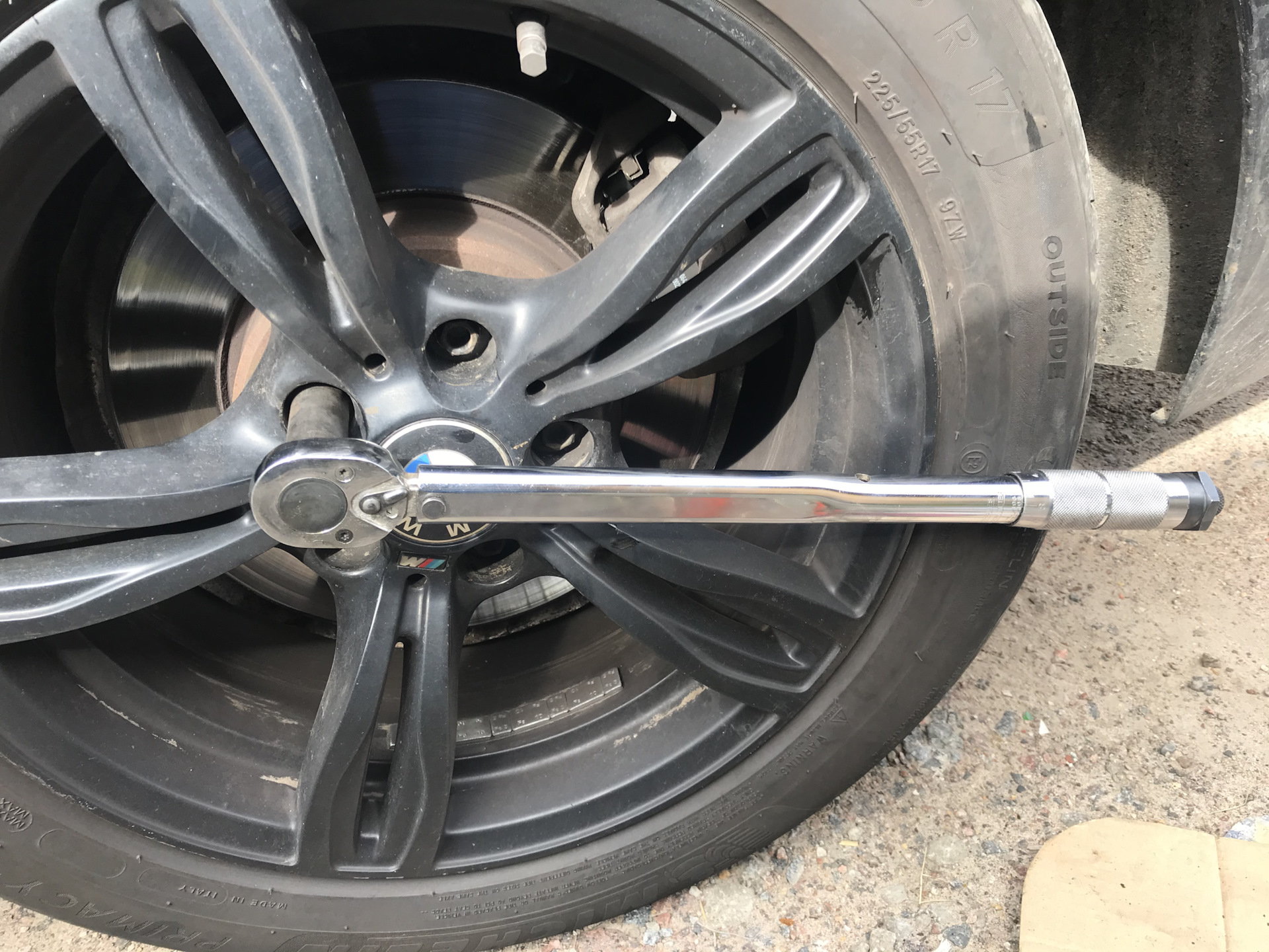 Замена задних тормозных колодок, оценка состояния тормозного диска ...