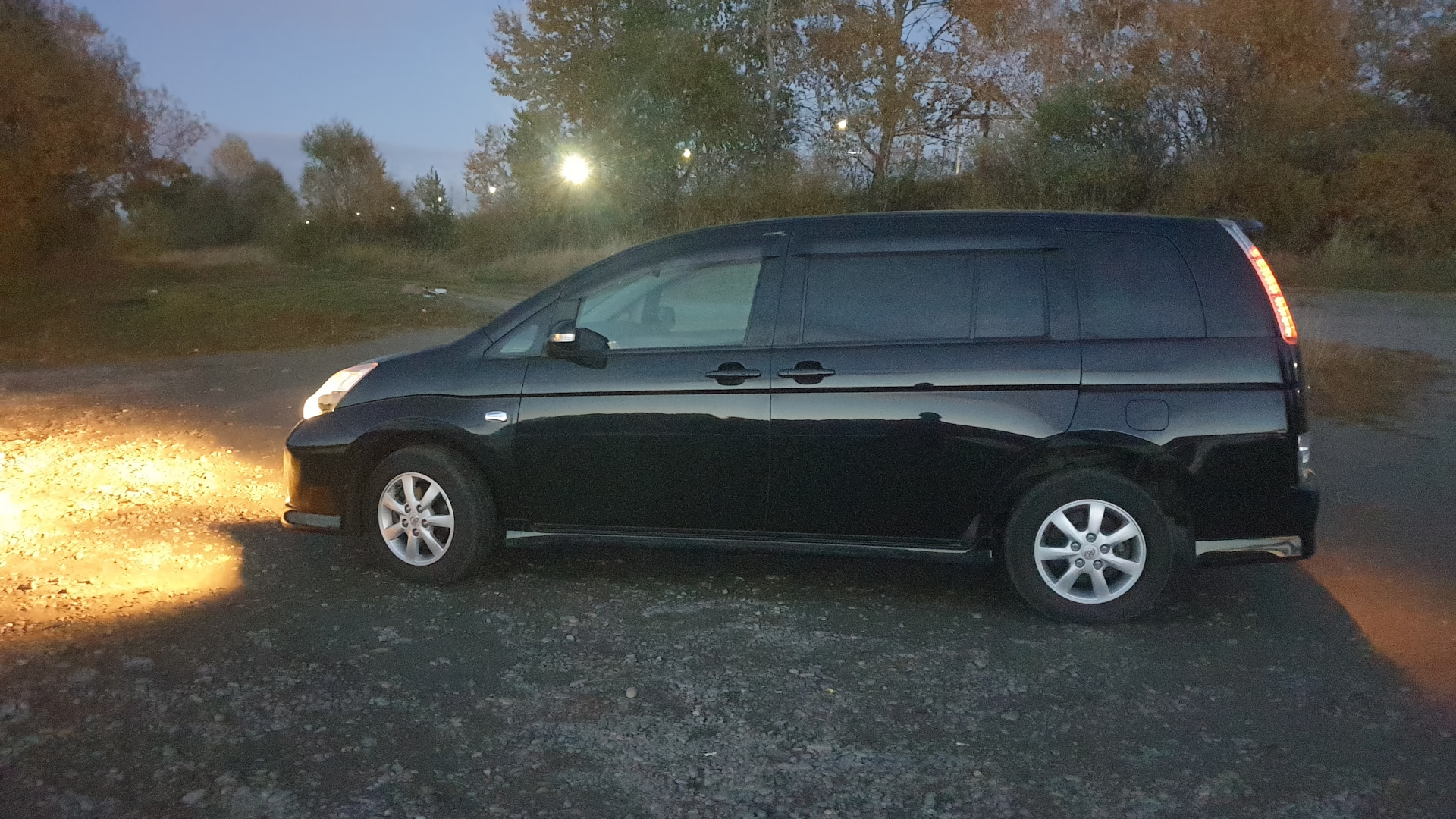 Toyota Isis 1.8 бензиновый 2012 | Business Class Minivan🔰 на DRIVE2