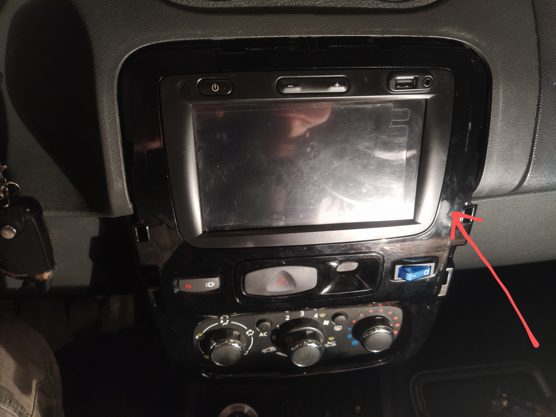 замена ламп подсветки рено дастер