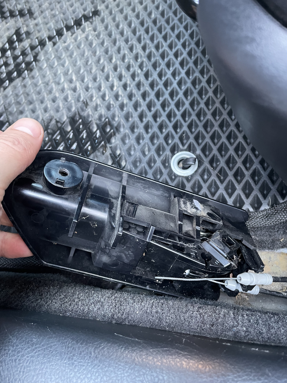 Тросик открытия багажника и повторители поворотов. — Toyota Camry (XV40 ...