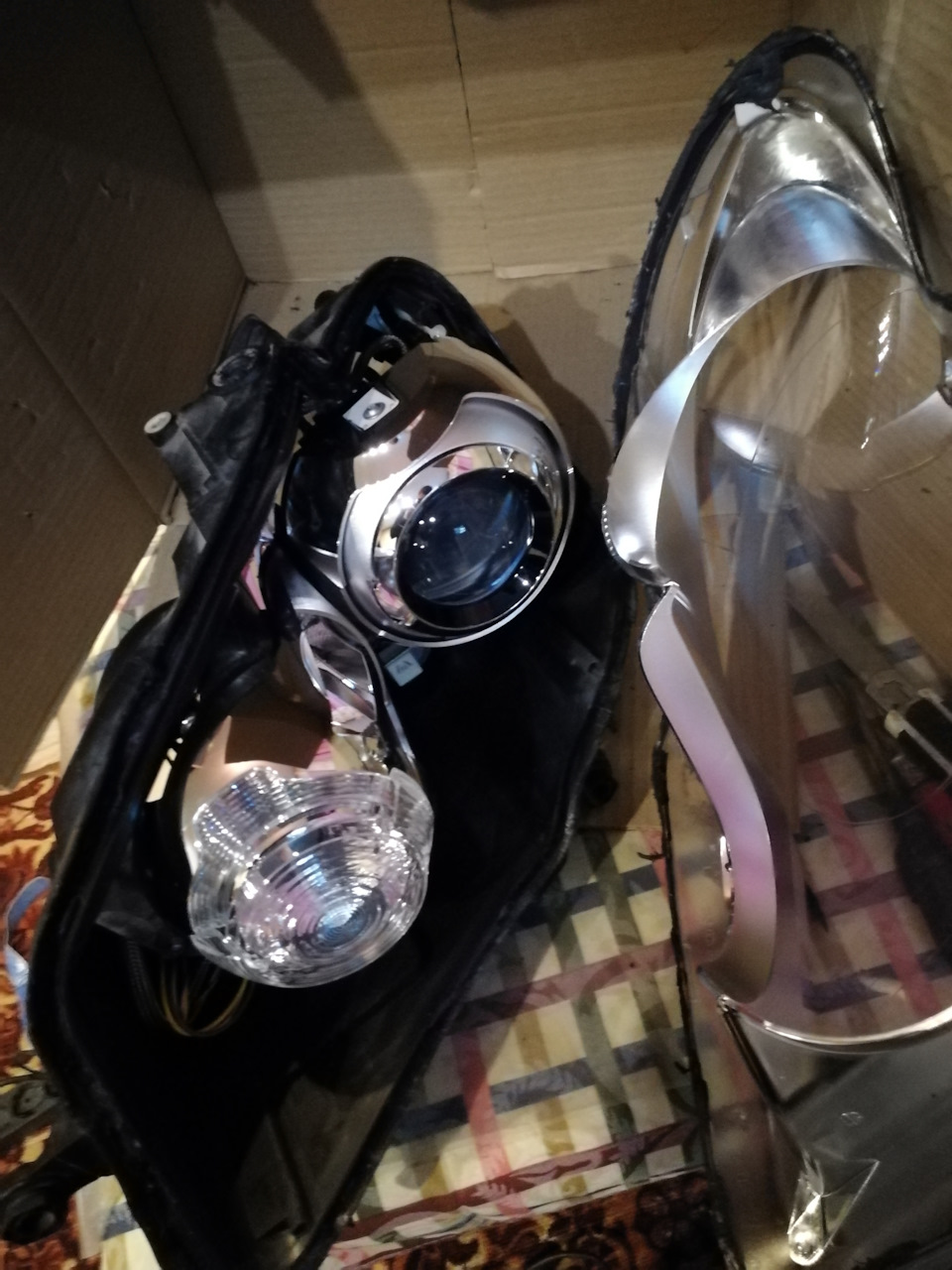 Установка билед линз в фары AFS — Volkswagen Touran (1G), 2 л, 2009 ...