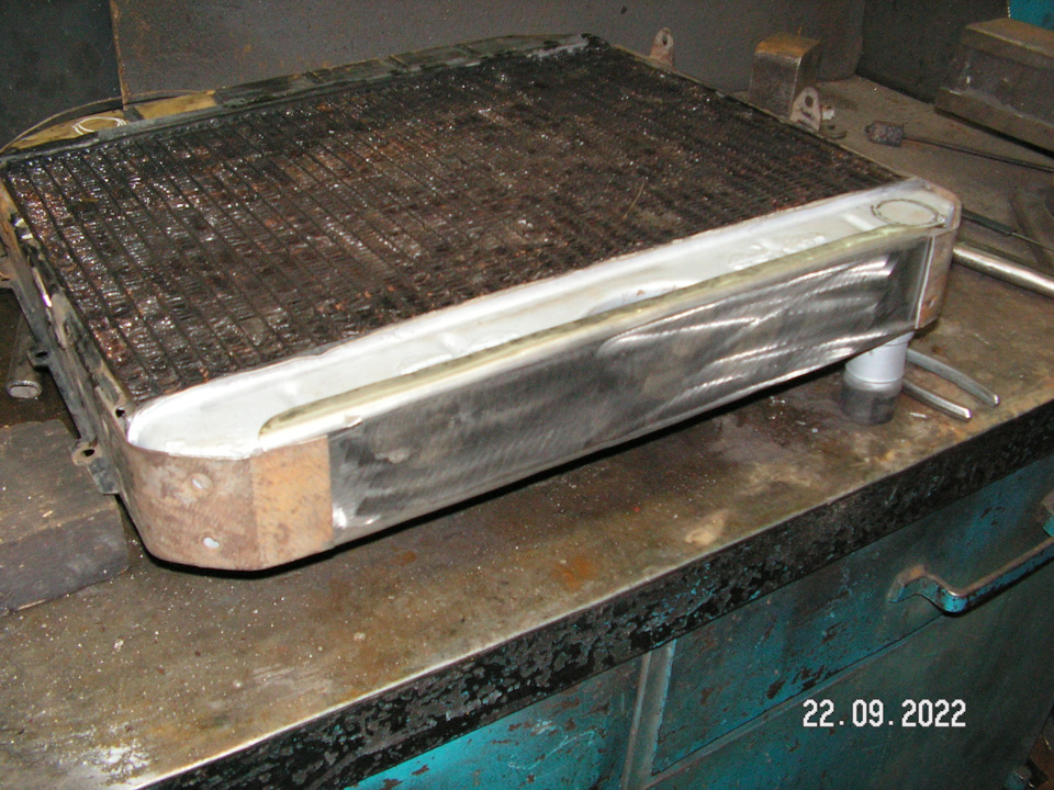 С куска нержавейки толщиной 2мм. изготовил новую нижнюю обвязку. — Самодельный микроавтобус  ГЛОРИЯ