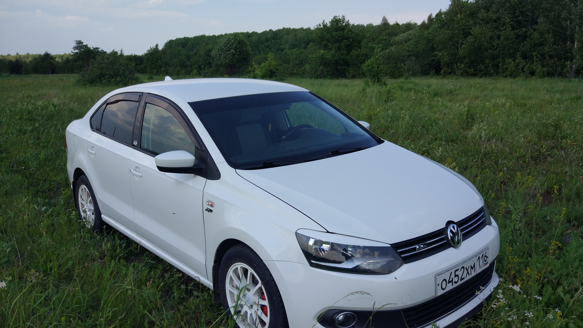 Volkswagen Polo Sedan 1.6 бензиновый 2012 | Белый ComfoRtLine на DRIVE2