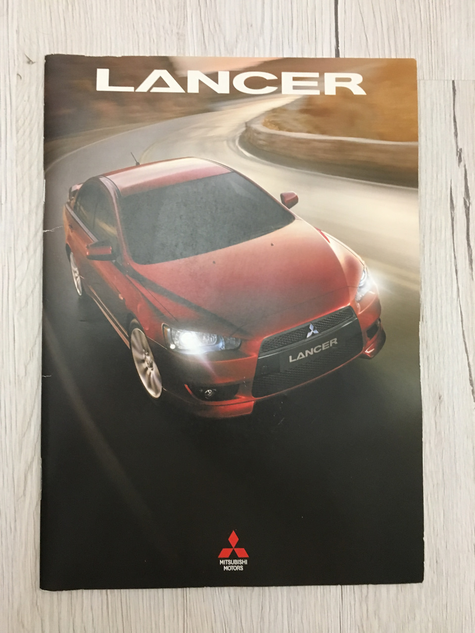 Фары ксеноновые, хотя с такими у нас продавались только Ralliart и Evolution — Mitsubishi Lancer X