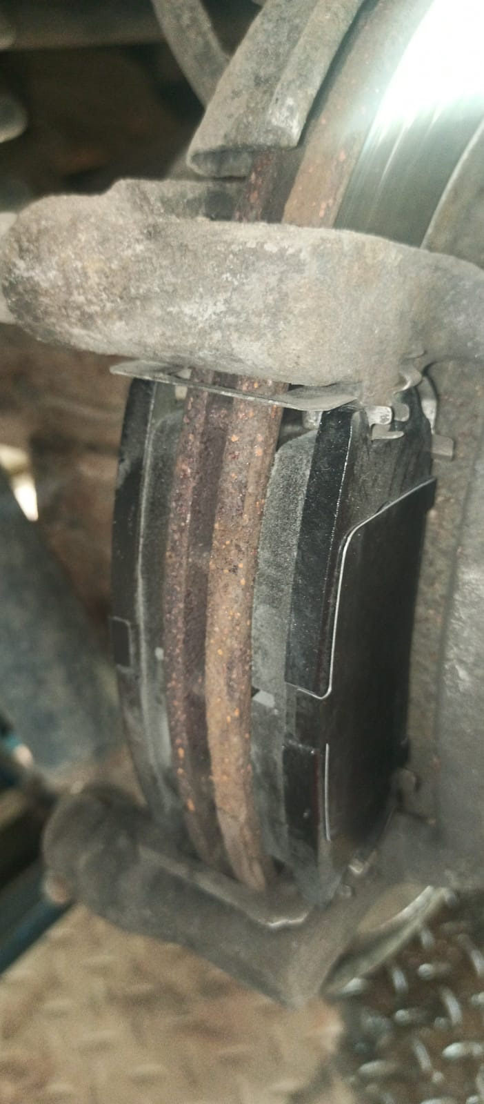 Замена трапеции дворников, задних колодок и регулировка переднего ...