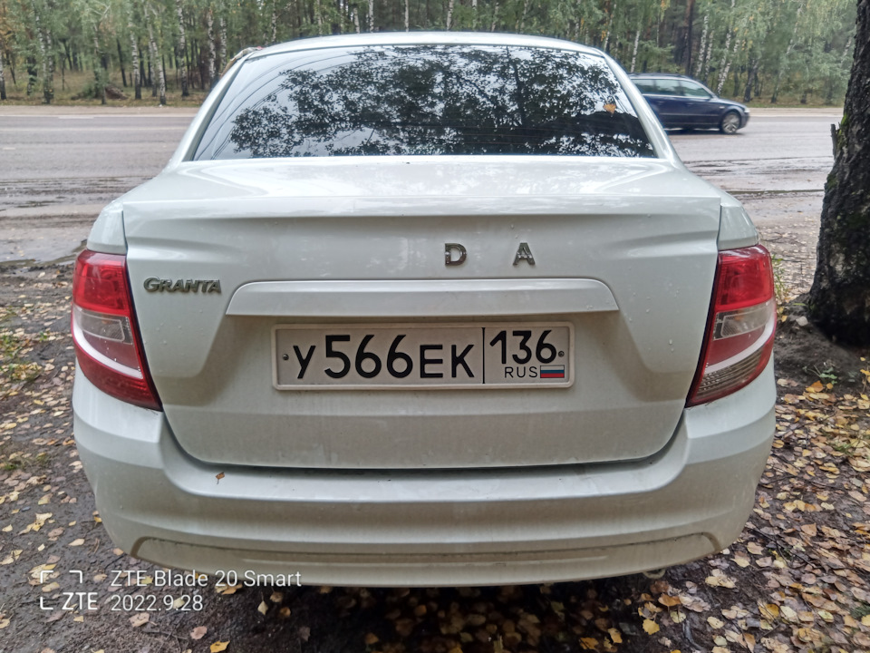 Убрал шильдики с багажника. - Lada Гранта (2G) FL, 1,6 л, 2021 года стайлинг DRI