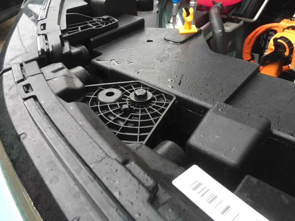 Грязь под капотом — Geely Geometry E, 2023 года | наблюдение | DRIVE2