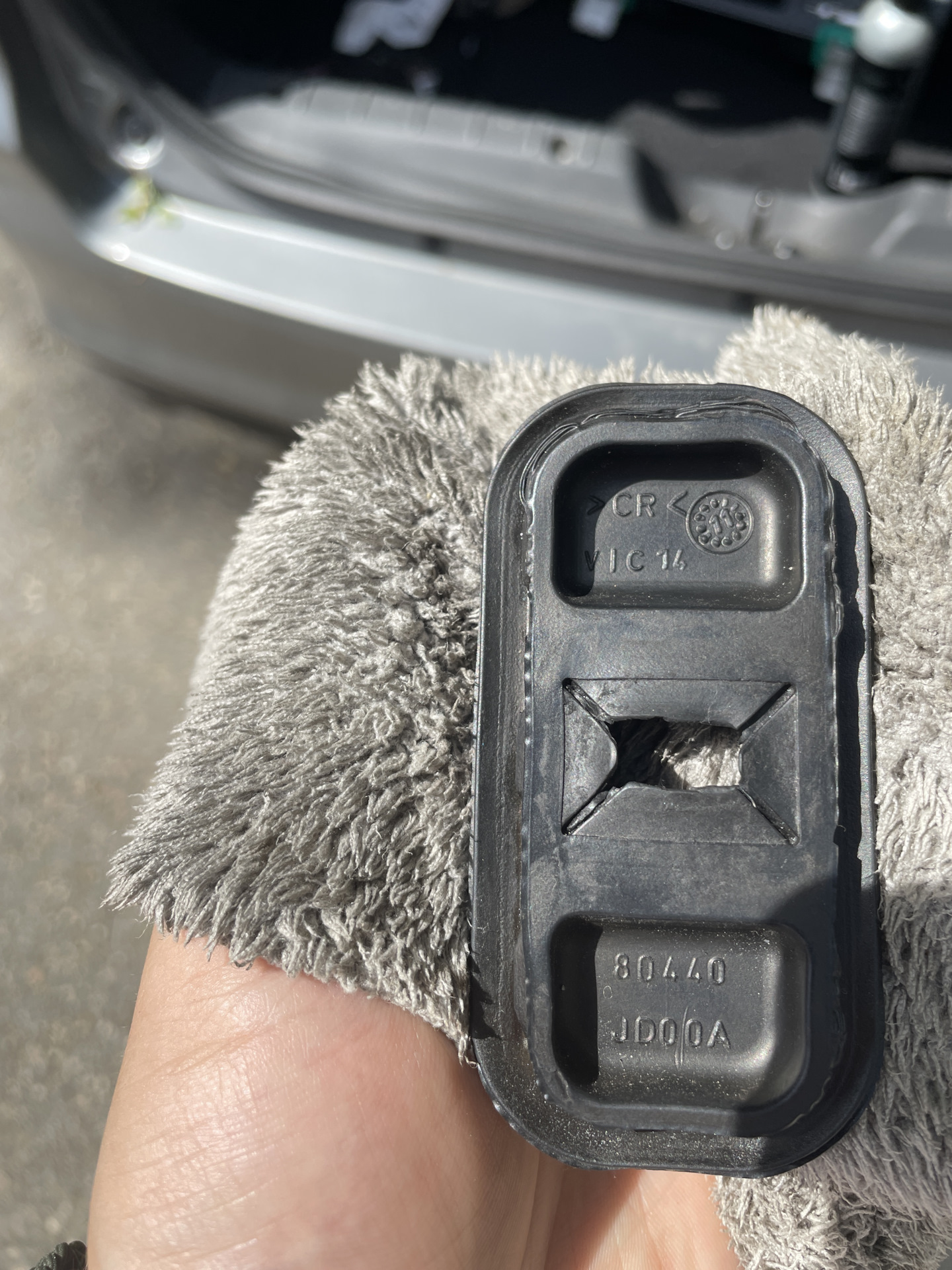 Пыльник ограничителя двери — Lada Vesta (1G), 1,6 л, 2019 года ...