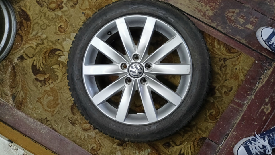 Шины зимние шипованные Nokian 205/50 R17, литые диски Vag 7Jx17 ET54 ...