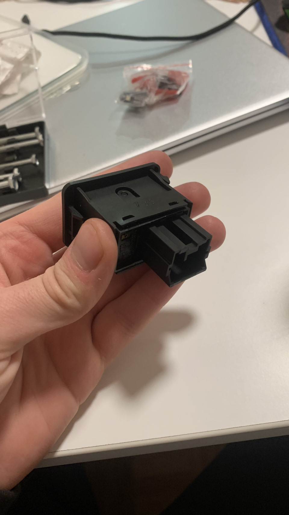 Чистка и замена лампочки в кнопке Цз. — Mitsubishi Carisma, 1,8 л, 1998 ...