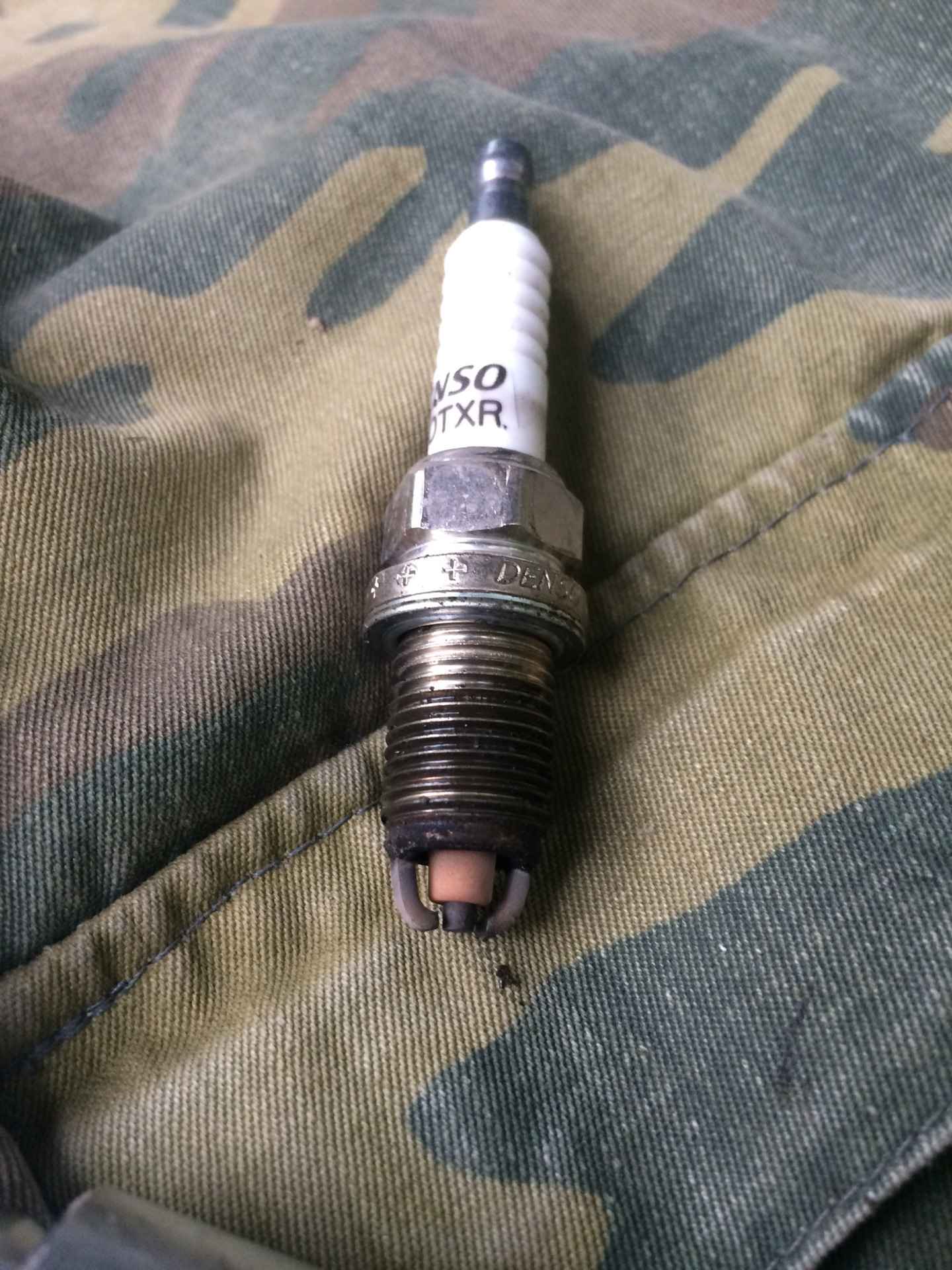 Замена свечей зажигания, сайлента переднего рычага и пыльников рулевой ...