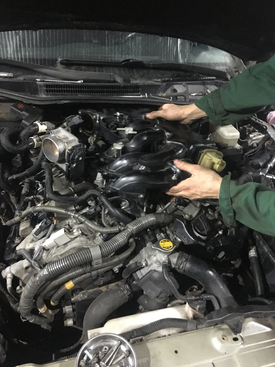 Lexus IS250 замена прокладок клапанных крышек, свечей зажигания. Масло ...