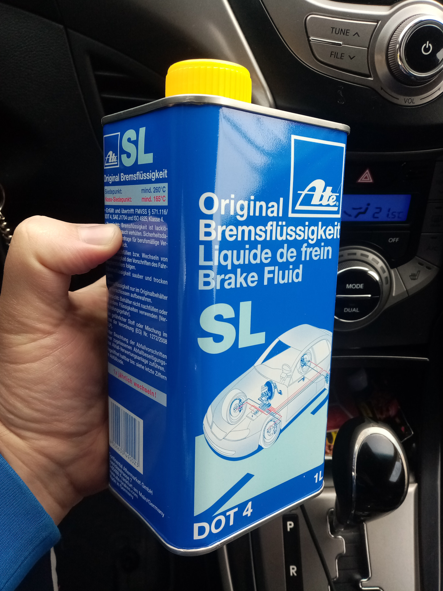 Замена тормозной жидкости на Hyundai Elantra 1.8 — Hyundai Elantra (5G ...