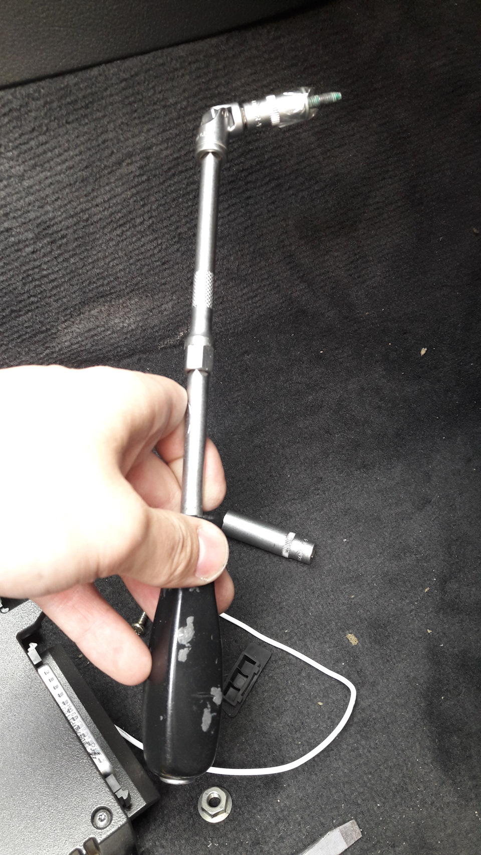 Дренаж слива конденсата кондиционера, чистка. — Audi Allroad (C5), 2,7 ...