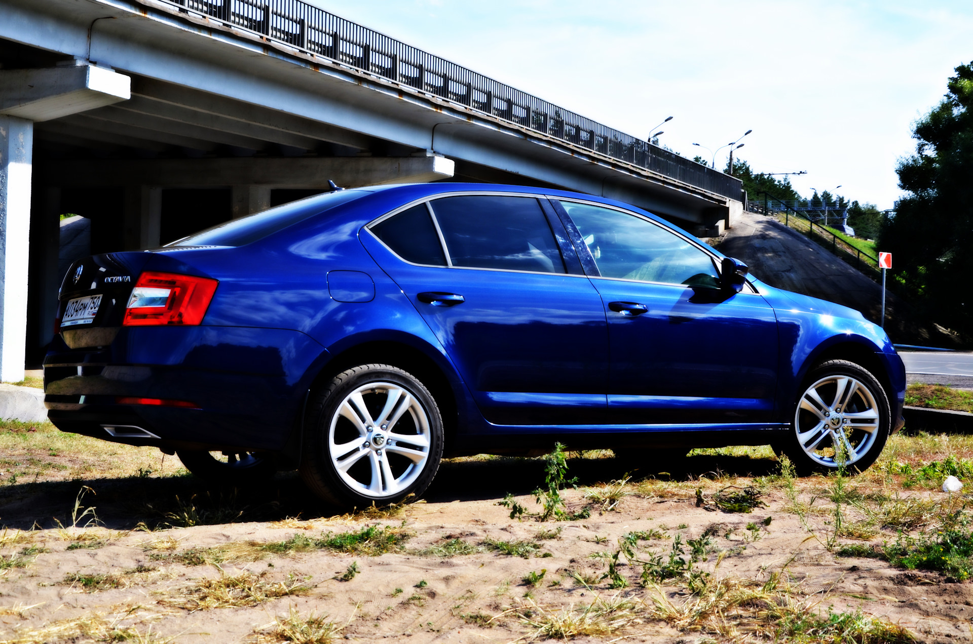 17 синий. Диски Скад Шкода Октавия а7. Škoda Octavia a7 Blue Storm. Скад Эссен Алмаз r17 Шкода Рапид. Шкода Октавия 17 синяя.