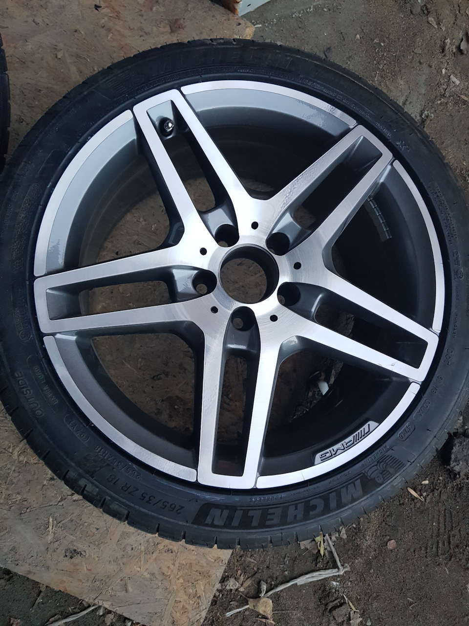 Восстоновил оригинальные диски r18 от амг пакета и новая резина ...