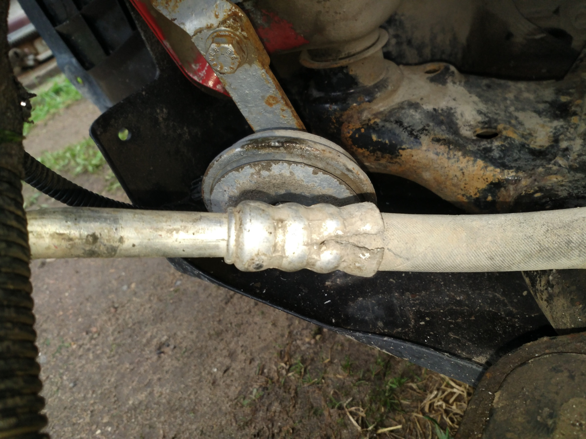 Борьба за холод, пыхнул шланг высокого давления в системе ...