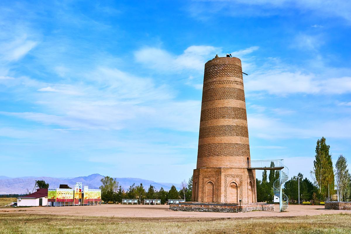 Баласагун. Башня Бурана в Кыргызстане. Токмак башня Бурана. Токмак Киргизия башня. Башня Бурана Чуйская Долина.