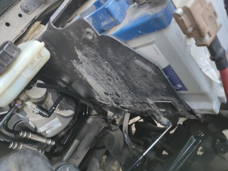 Замена тормозной жидкости сцепления — Ford Mondeo IV, 2 л, 2011 года ...