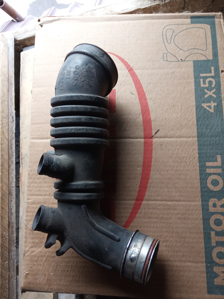 Патрубок впуска AGU (корова) на Volkswagen Golf Mk4, Skoda Octavia A4 ...