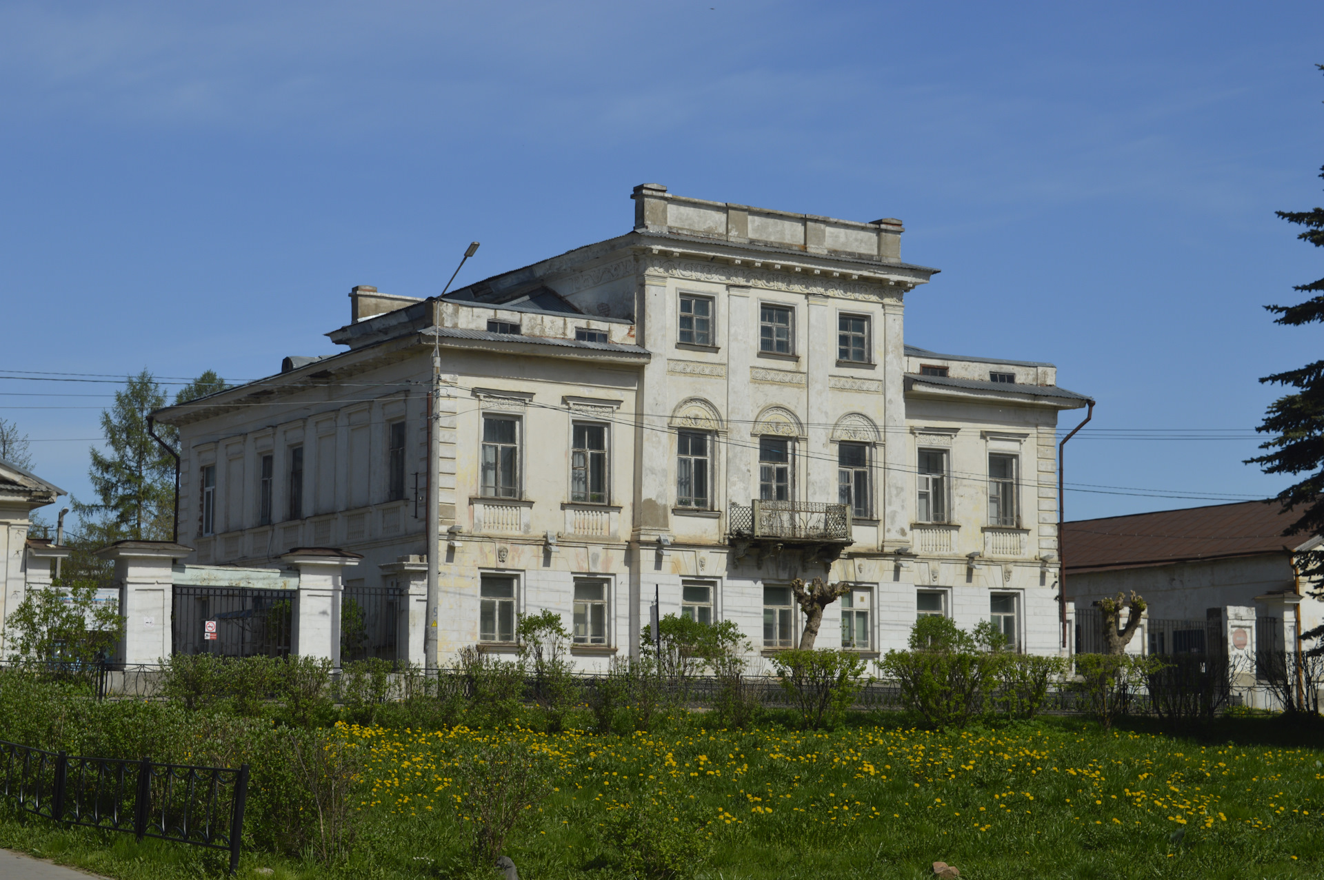усадьба купцов. усадьба купца лажечникова в коломне. купеческий дом хвалынск. московский купеческий дом 19 век. хвалынск особняк купца самойлова.