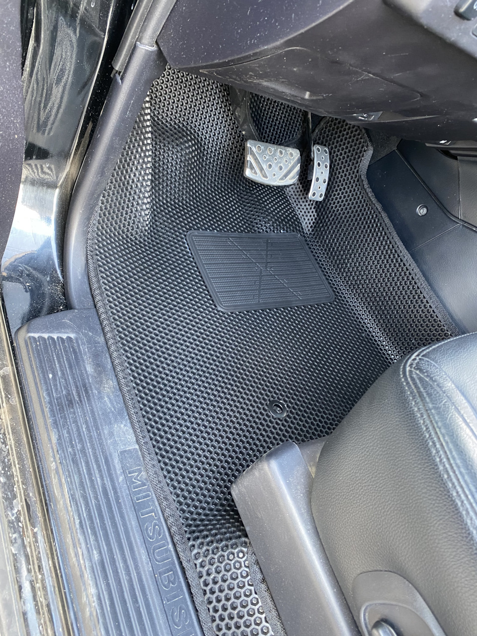 Обновил коврики — Mitsubishi Pajero (4G), 3 л, 2011 года | просто так ...