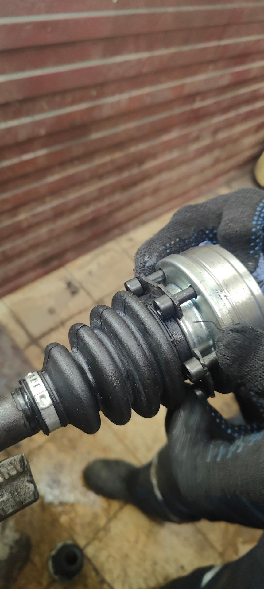 Попал маслом в кашу. Лопнул шрус. — Skoda Octavia A4 Mk1, 1,8 л, 2001 ...