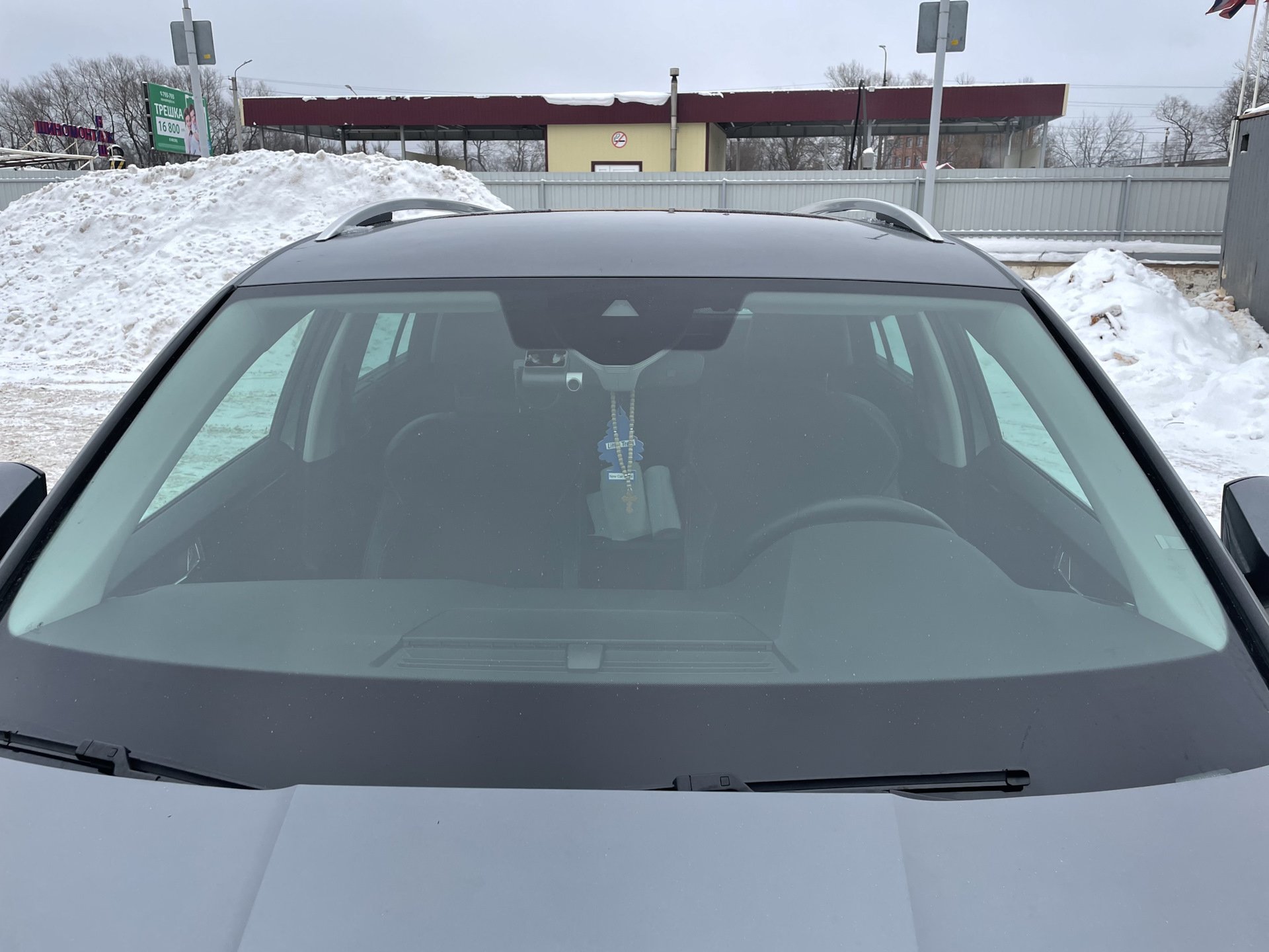 Обогрев лобового стекла на шкоду. Левый уголок лобового стекла skoda rapid. Лобовое с подогревом суперб 2. Обогрев стекла шкода. Обогрев лобового стекла на шкоду.