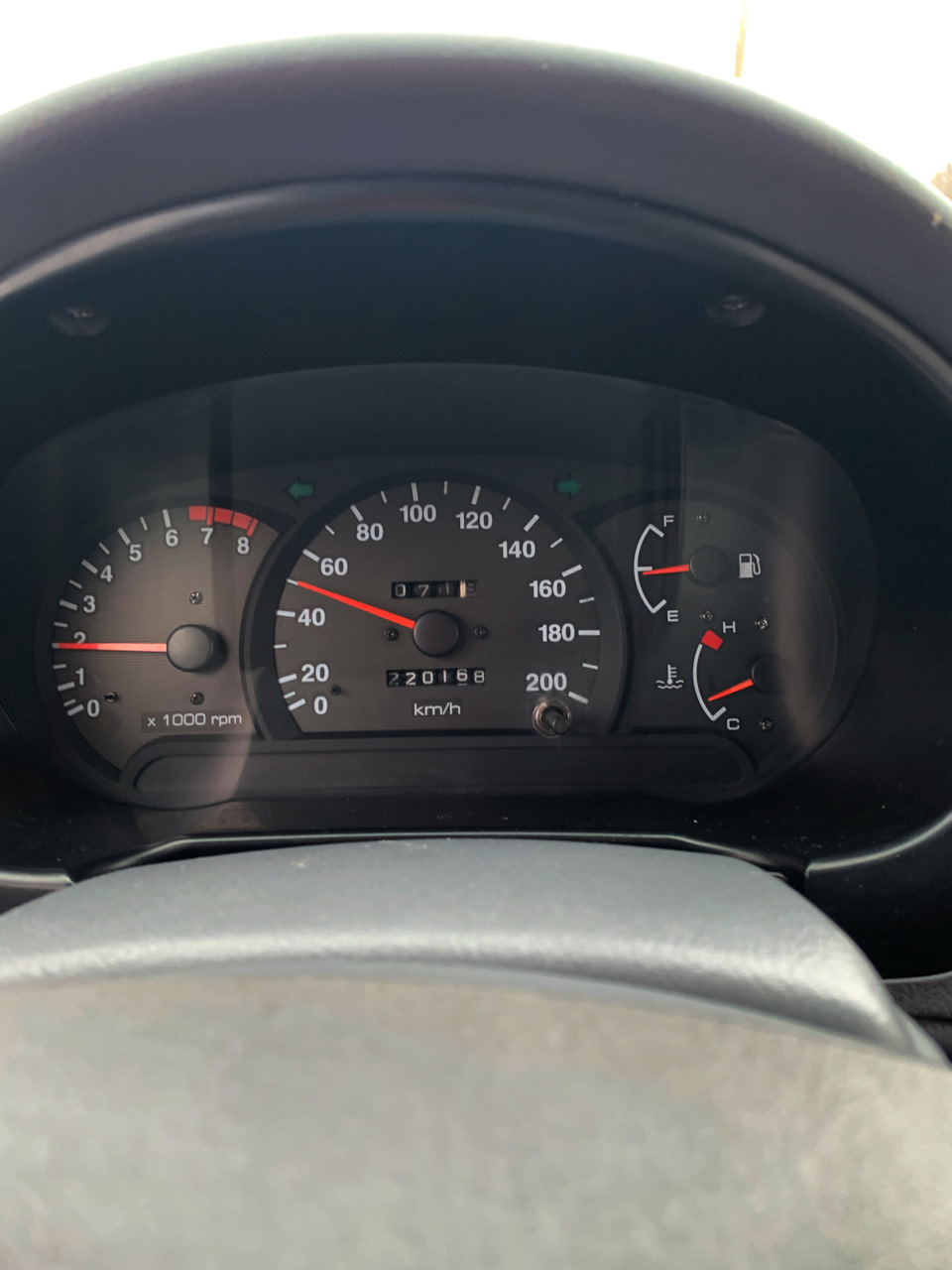 Полировка стекла приборной панели — Hyundai Accent (2G), 1,5 л, 2004 ...