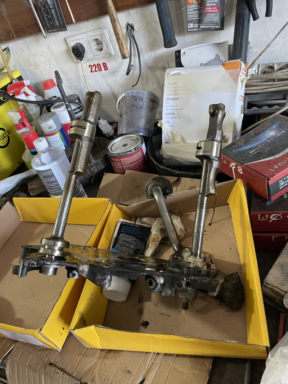 Так это выглядит. Торчат из маслонасоса — Mitsubishi Lancer IX