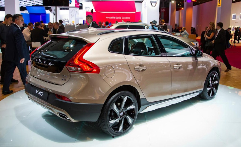 Volvo V40 Cross Country — Volvo XC60 (1G)