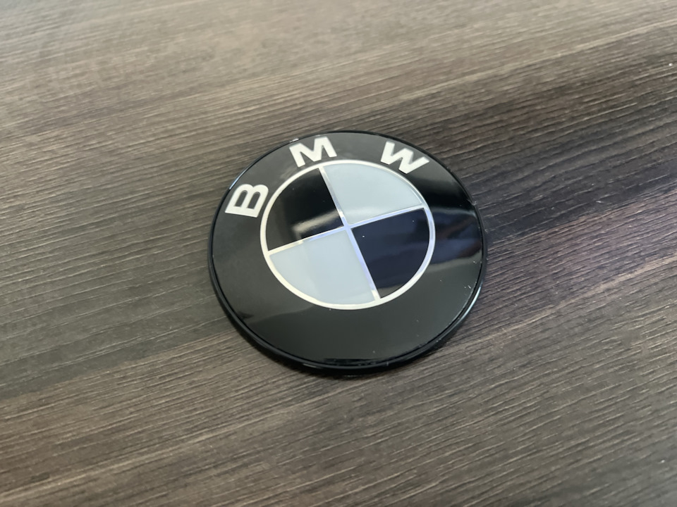 Эмблема bmw черная