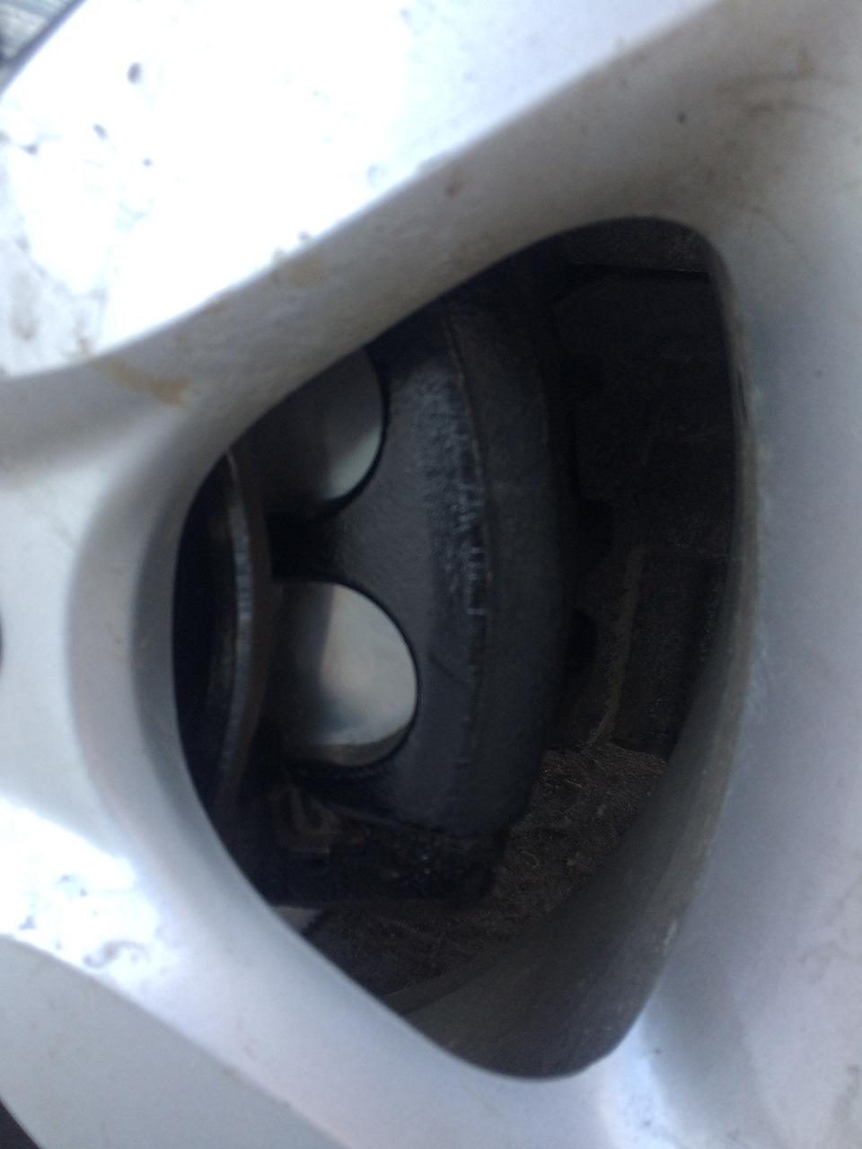 Масло из под заливной крышки:с — Audi A4 (B5), 1,6 л, 1998 года ...