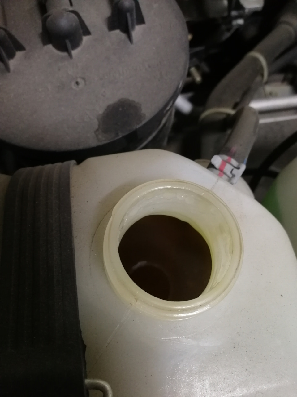 Замена тосола на антифриз. — Chevrolet Niva, 1,7 л, 2019 года | визит ...