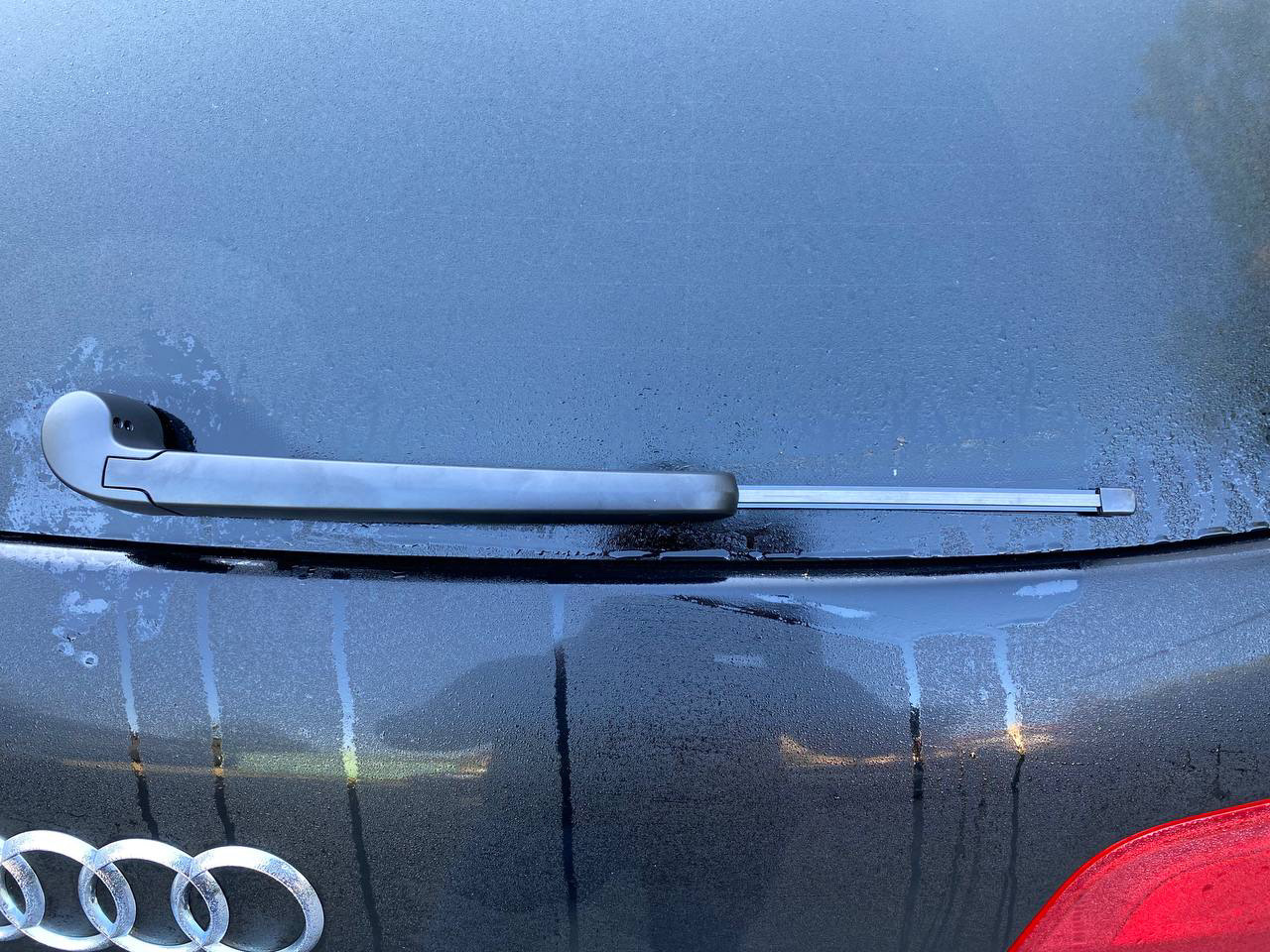 Как поменять задний дворник на ауди а3 Поводок заднего дворника - Audi Q7 (1G), 3 л, 2015 года своими руками DRIVE2