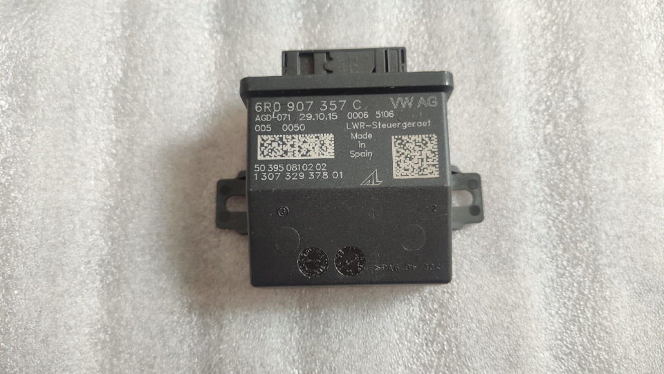 Фото в бортжурнале Volkswagen Polo Sedan GT. Запчасти на фото: 6R0907357C, 10150006