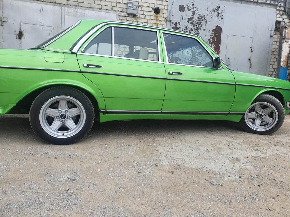 Центральные колпачки AMG penta — Mercedes-Benz W123, 3 л, 1979 года ...