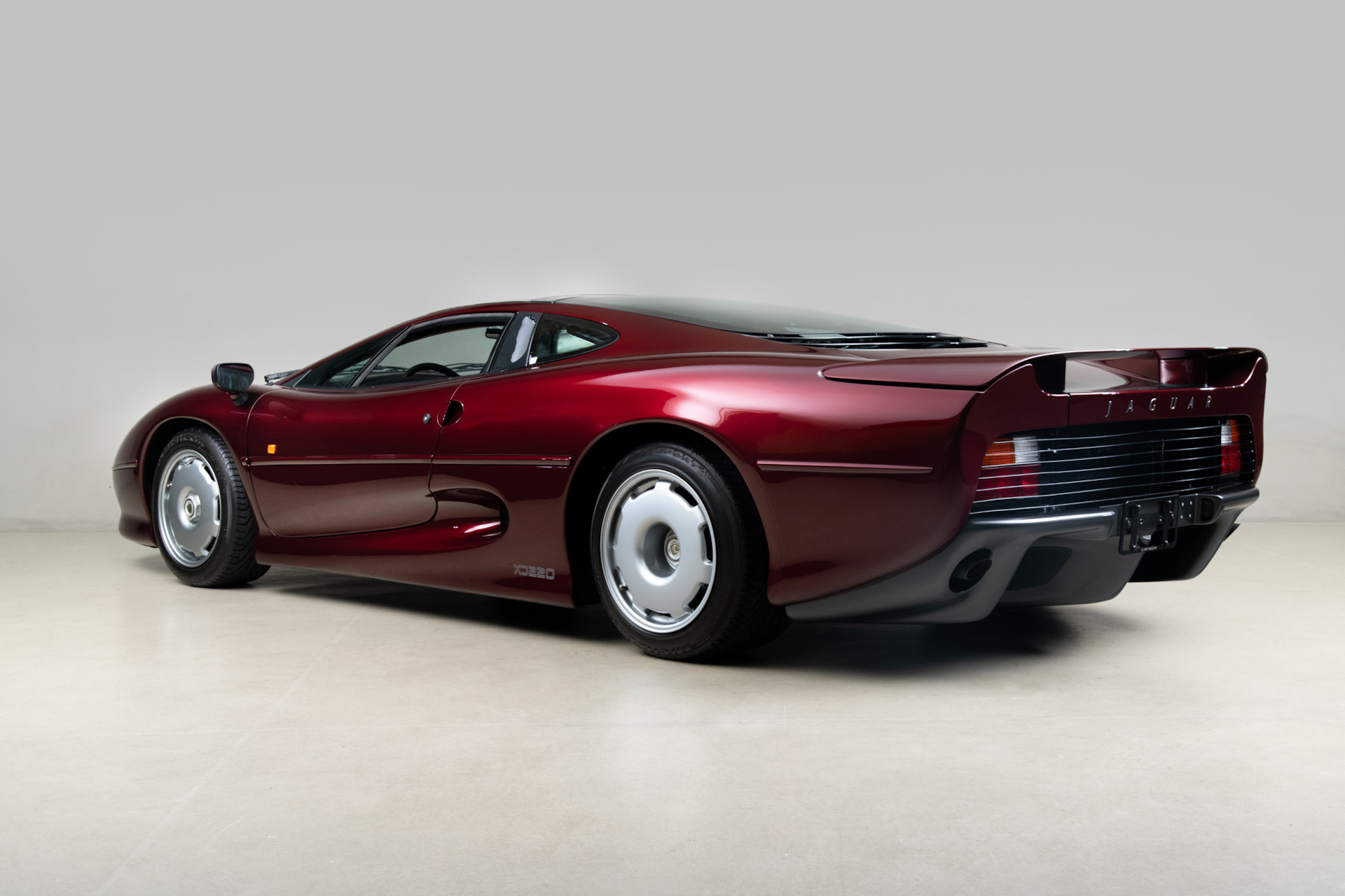 Купить Модель Ягуар Xj220 Масштаб 1 18