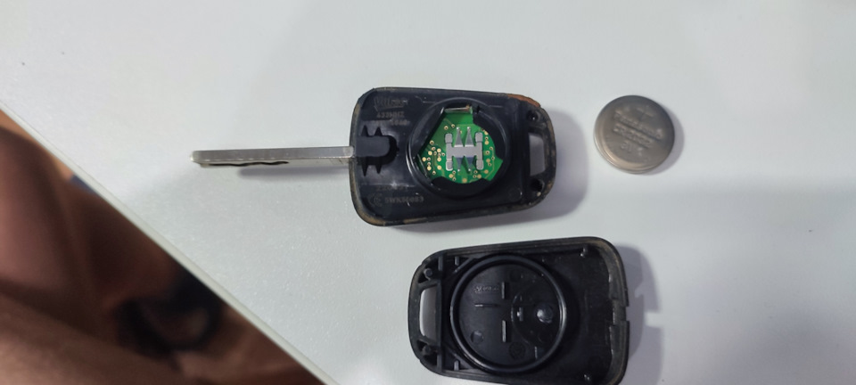 2. Замена батареек в ключах (фото плат) — Opel Astra J, 1,6 л, 2013 ...